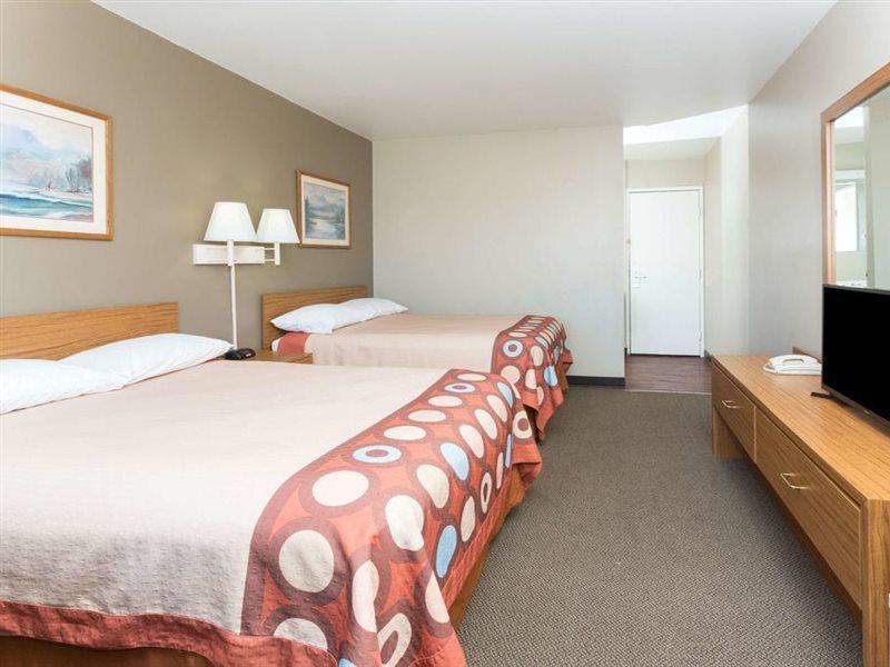 Cimarron Hills Super 8 By Wyndham Colorado Springs Peterson Space Force מראה חיצוני תמונה