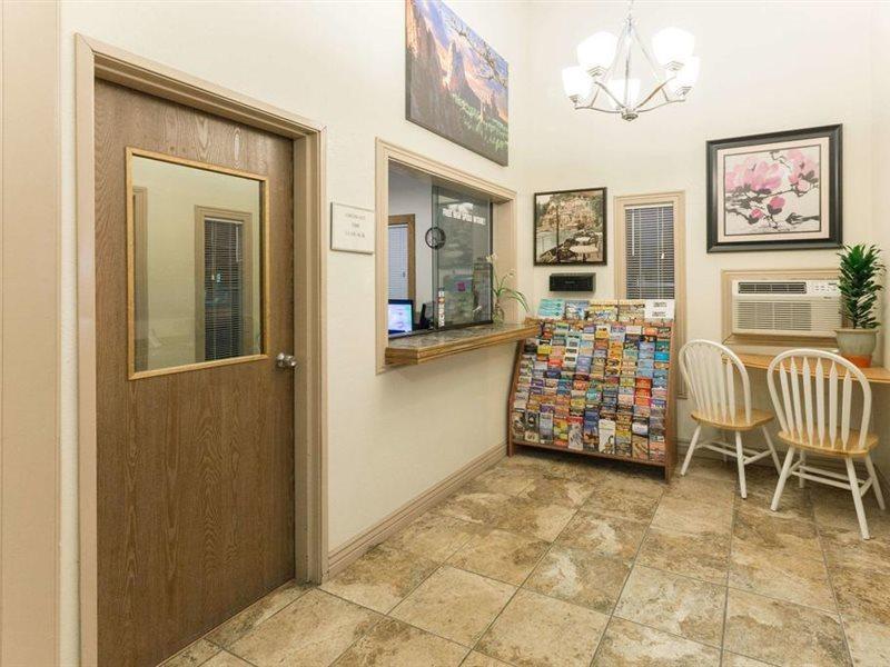 Cimarron Hills Super 8 By Wyndham Colorado Springs Peterson Space Force מראה חיצוני תמונה