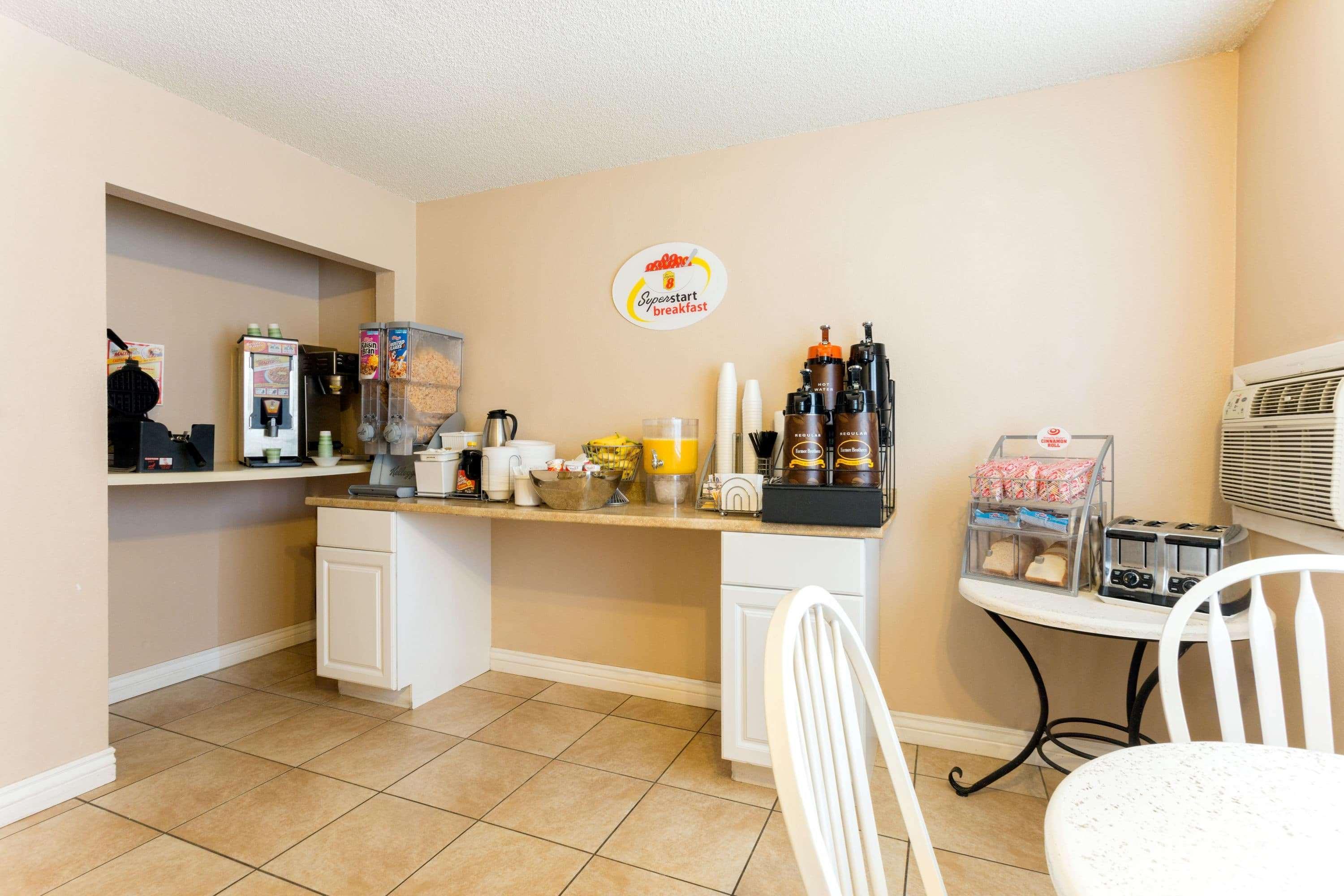 Cimarron Hills Super 8 By Wyndham Colorado Springs Peterson Space Force מראה חיצוני תמונה