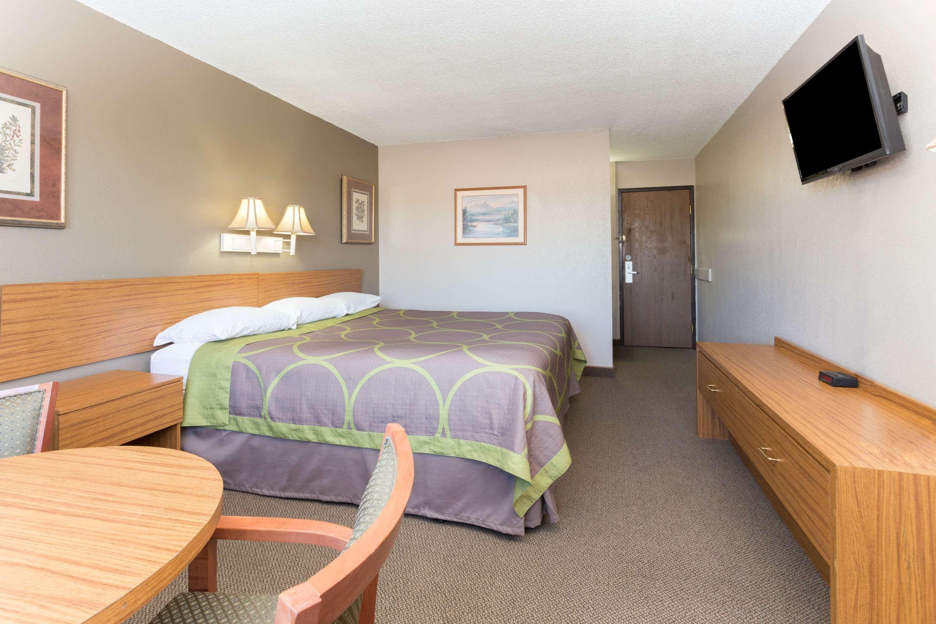 Cimarron Hills Super 8 By Wyndham Colorado Springs Peterson Space Force מראה חיצוני תמונה