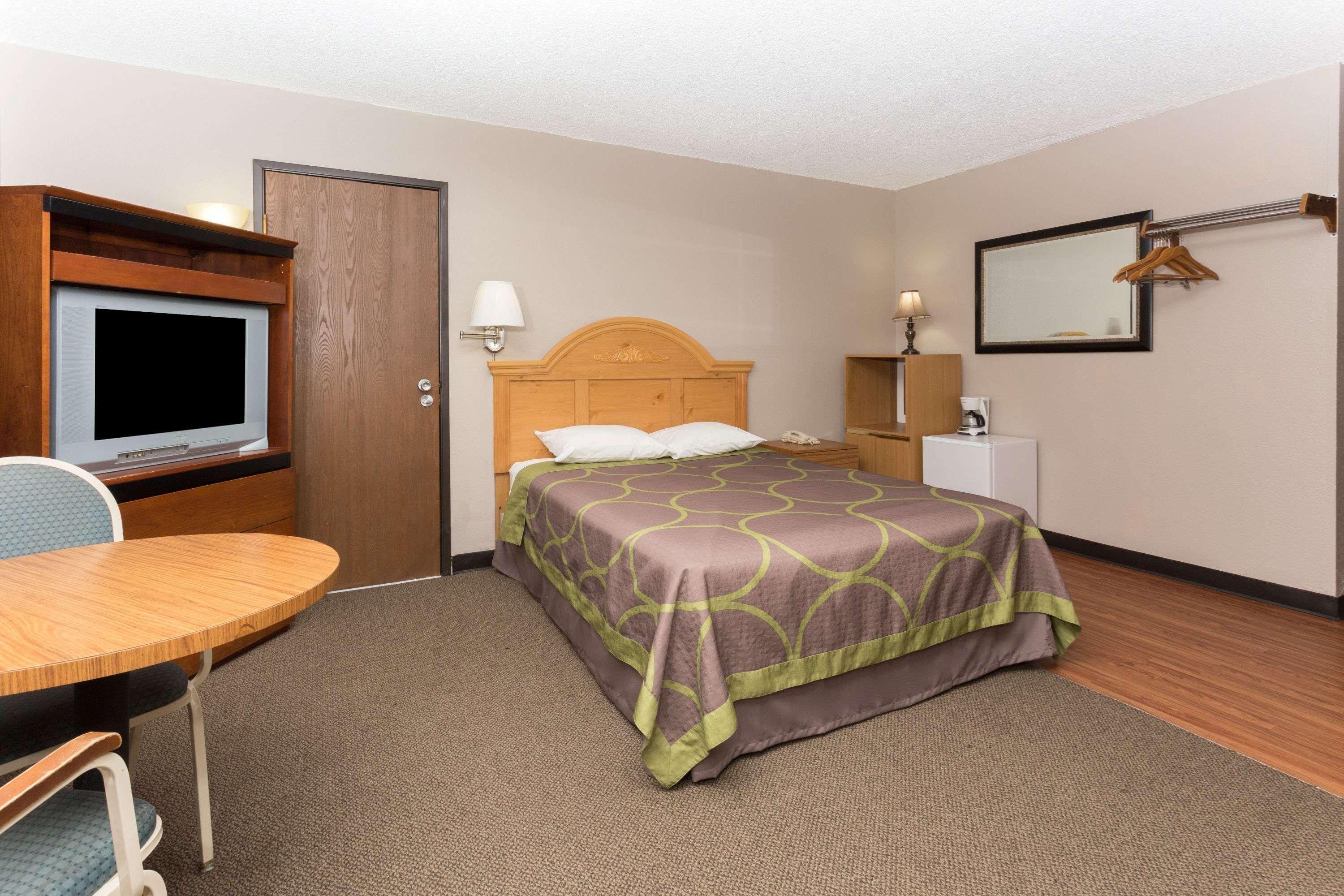 Cimarron Hills Super 8 By Wyndham Colorado Springs Peterson Space Force מראה חיצוני תמונה
